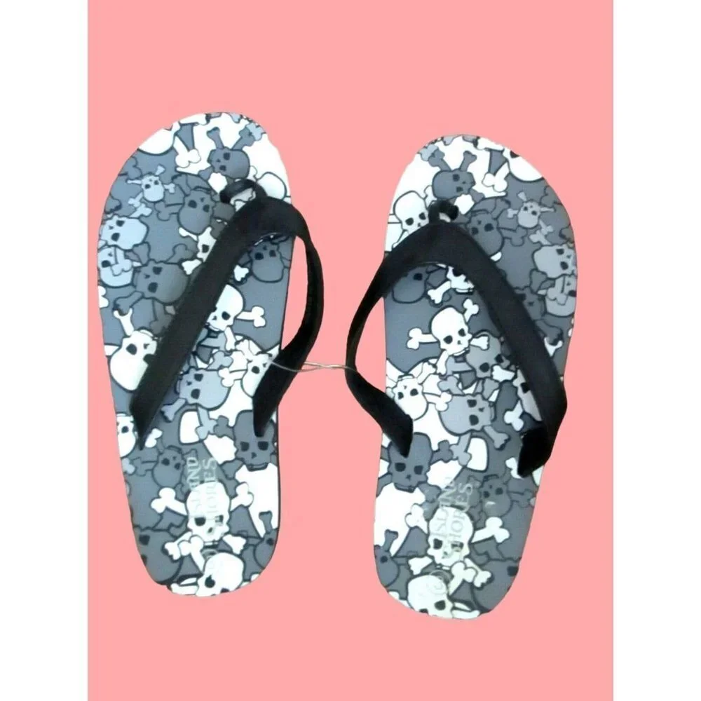 Island Shores Kids Flip Flops Youth Size 4 Gray/White Skull & Bones New